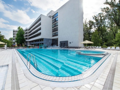 esplanade-with-pool